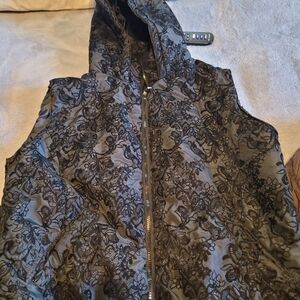 OKAY BRAND LADIES BLACK VEST HOODED SIZE XXL EUC VELVET FLOWERS CLASSIC ZIPPER